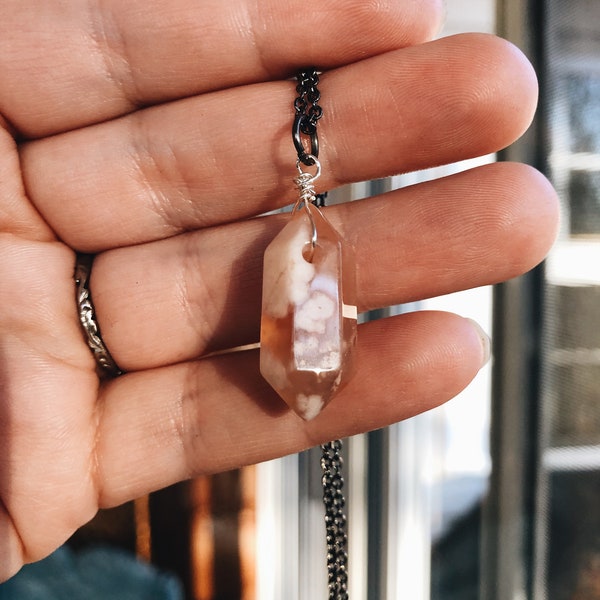Flower agate necklace, cherry blossom agate crystal pendant necklace, crystal point necklace, Healing stone necklace, sakura agate necklace