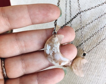 Flower agate necklace, cherry blossom agate crystal pendant necklace, crystal point necklace, Healing stone necklace, Moon Necklace