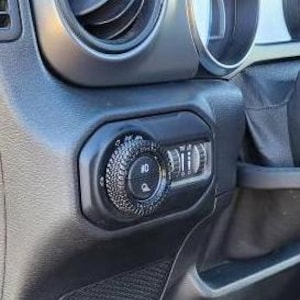 Custom Knob Covers – Jeep Wrangler & Gladiator (8.4" Display) 2018-2024 image 4