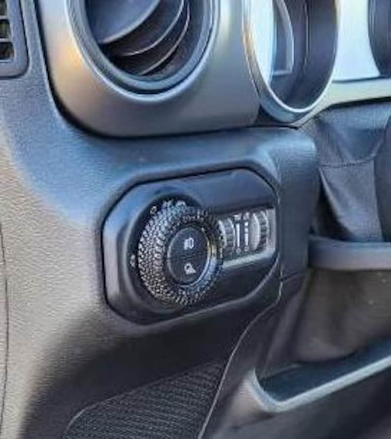 Custom Knob Covers – Jeep Wrangler & Gladiator (8.4" Display) 2018-2024 image 4