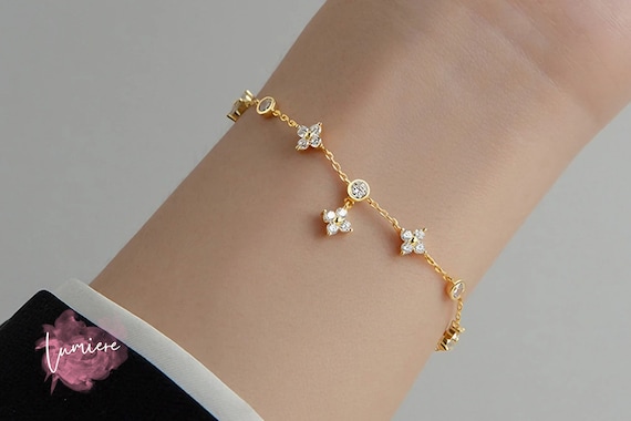 ◆HYERES LOR◆ Essence Silver (W) Moissanite Flower Bracelet Flower Bracelet, Moissanite Bracelet, Dainty Bracelet