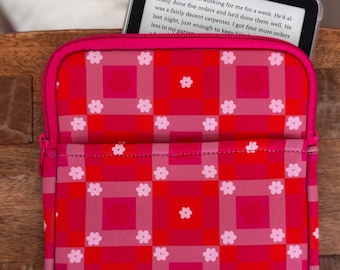 Quilted Neoprene E-Reader Sleeve: Retro Tablet Case