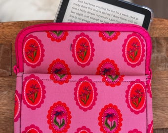 Floral E-Reader Sleeve: Retro Neoprene Tablet Case