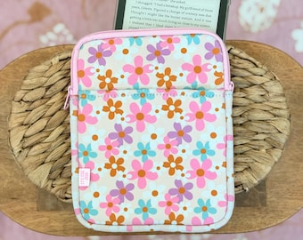 Pastel Daisy E-Reader Sleeve: Fits most e-readers, Retro Floral, Bookish Gift
