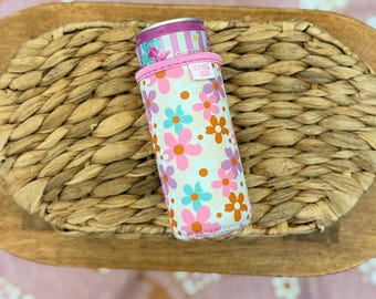 Pastel Daisy Can Sleeve / Fits 12 oz Cans / Energy Drinks and Seltzers / Retro Floral / Summer Pool Accessory