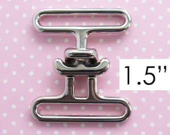 Cinch Buckle 1.5 Inch: Twist lock closure hardware for bags or belts.