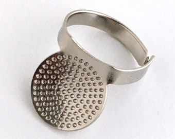 Sashiko Palm Thimble: Adjustable ring dish thimble from Clover.