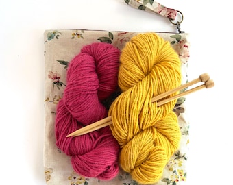 Floral Zipper Pouch: Cotton linen zip top storage or project bag.