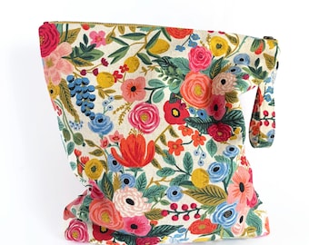 Floral Zip Top Bag: Zipper storage or project bag.