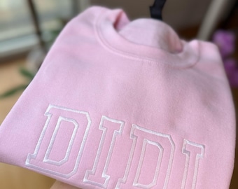 Custom Mama Sweatshirt, Embroidered Mom Crewneck with Kids Names, Personalized New Mom Gift for Birthday or Mothers Day