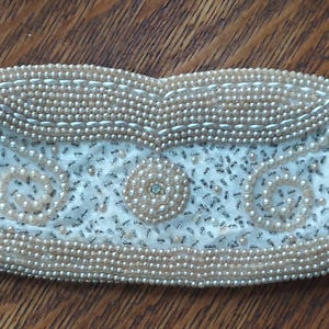 Hermoso clutch vintage con cuentas de perlas
