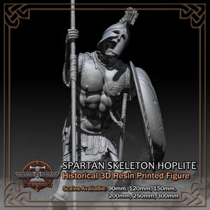 Puede incluir: Figura gris de un hoplita esqueleto espartano, sosteniendo una lanza y un escudo. La figura lleva un casco y una armadura. El texto en la imagen dice "SPARTAN SKELETON HOPLITE Historical 3D Resin Printed Figure". Disponible en varios tamaños de 90mm a 300mm.