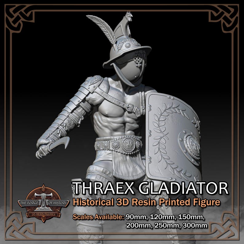 K&ouml;nnte beinhalten: Graue 3D-Harz-Druckfigur eines Thraex-Gladiators, einer historischen Figur. Der Gladiator tr&auml;gt einen Helm mit Federn, R&uuml;stung und h&auml;lt einen Schild und ein gebogenes Schwert. Die Figur ist in verschiedenen Ma&szlig;st&auml;ben von 90 mm bis 300 mm erh&auml;ltlich.