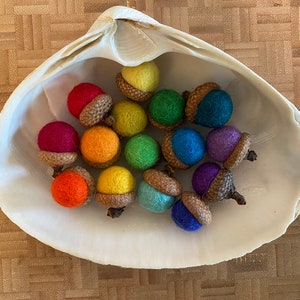 Felted Acorns Beeswax 1.5cm Felt Acorn ALL NATURAL Home Decor Bowl Filler No Toxic Glue Lot Of 12 Bild 5