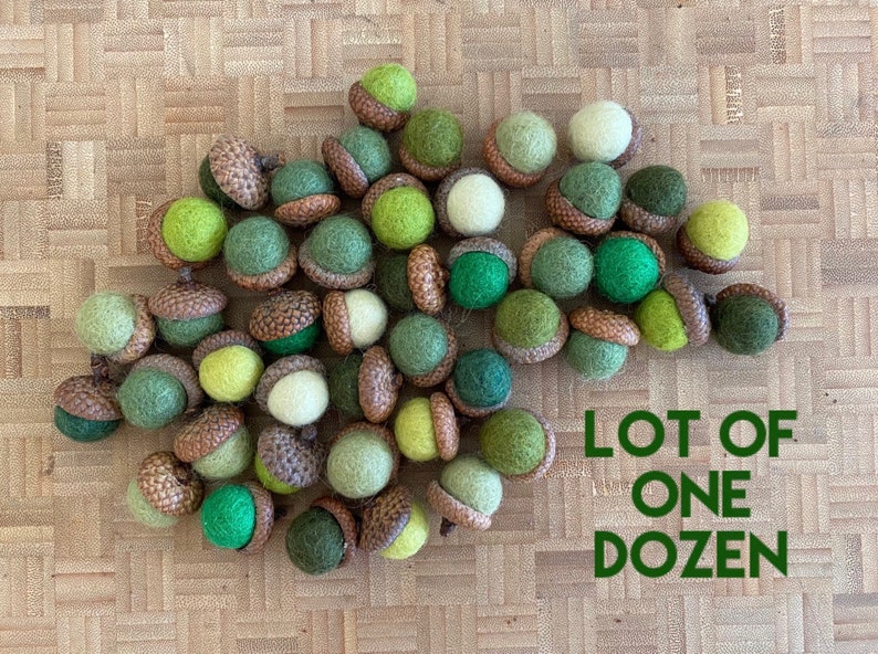 Felted Acorns Beeswax 1.5cm Greens Felt Acorn ALL NATURAL Holiday Decor Bowl Filler No Toxic Glue Lot Of 12 afbeelding 1