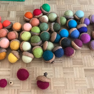 Felted Acorns Beeswax 1.5cm Felt Acorn ALL NATURAL Home Decor Bowl Filler No Toxic Glue Lot Of 12 Bild 2