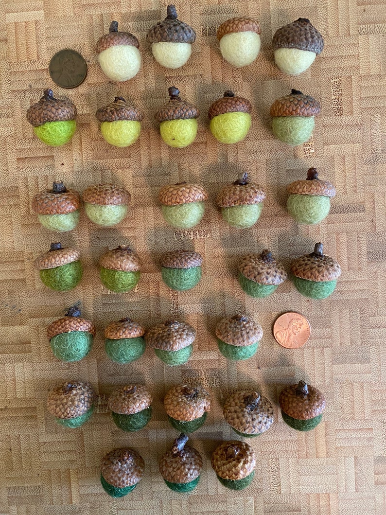 Felted Acorns Beeswax 1.5cm Greens Felt Acorn ALL NATURAL Holiday Decor Bowl Filler No Toxic Glue Lot Of 12 afbeelding 5