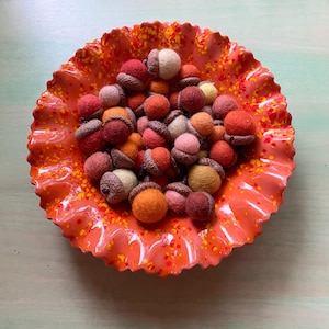 Vintage Atlantic Mold Home Pottery Ceramic Ruffle Edged Bowl with Orange Speckled Glaze 1970 with or without Felt Acorns Fall Decor