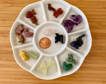 Lot of 19 Carved Gemstone Animal Beads top drilled Birds, Fish, Frog, Rooster, Rabbit Pig and more