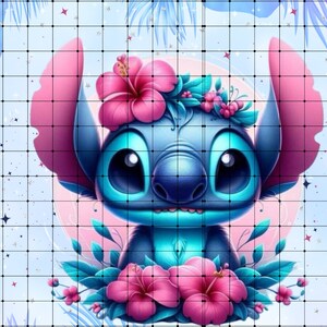 Peut inclure: Un personnage de dessin anim&eacute; bleu avec de grands yeux et une couronne de fleurs roses. Le personnage est entour&eacute; de fleurs et de feuilles roses et vertes. L'arri&egrave;re-plan est bleu clair avec un d&eacute;grad&eacute; rose et blanc.