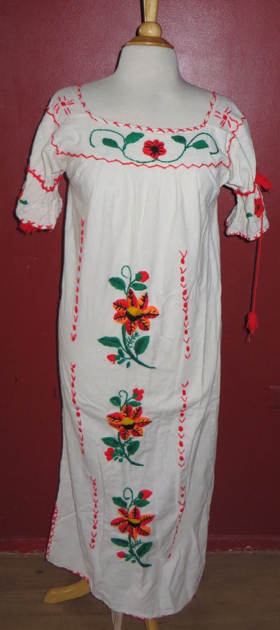 Vintage Muslin Cotton Folkloric Mexican Embroidere