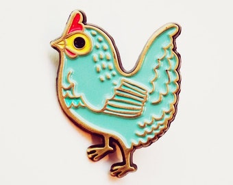 ÉPINGLE À POULET en émail épinglette de poulet, poulets de basse-cour, épingles à broche, bijoux de poulet, épingles à sac à dos, cadeau bleu pour elle, cadeaux de poulet