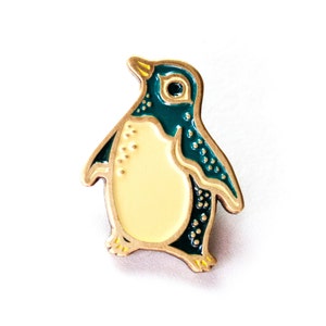 Penguin ENAMEL PIN kawaii gifts cloisonne penguin pin, tiny penguin brooch, animal pins, christmas for her, kawaii christmas gift ideas