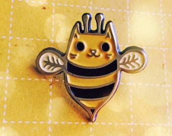 Bumble bee lapel pin -- honey bee pin -- save the bees pin -- environmental pin -- bee gifts for women -- protect the bees -- bee enamel pin