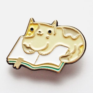 Cute cat pins — Bookish Jewelry — Calico Cat Enamel Pin — Books and cats jewelry — Book Lover Gift — Bookish Pin — Library Book Brooch