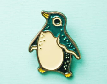 Penguin ENAMEL PIN kawaii gifts cloisonne penguin pin, tiny penguin brooch, animal pins, christmas for her, kawaii christmas gift ideas