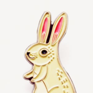 Niedliche Häschen Pin – Anstecker mit niedlichen Tiermotiven – Anstecker mit niedlichem Hasen Pin von boygirlparty