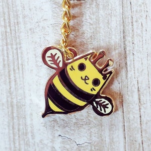 Cute CAT KEYCHAIN -- Cat Bee Keychain -- yellow bumble bee -- honey bee cat keyring -- kawaii cute girly keychain for her -- animal gifts