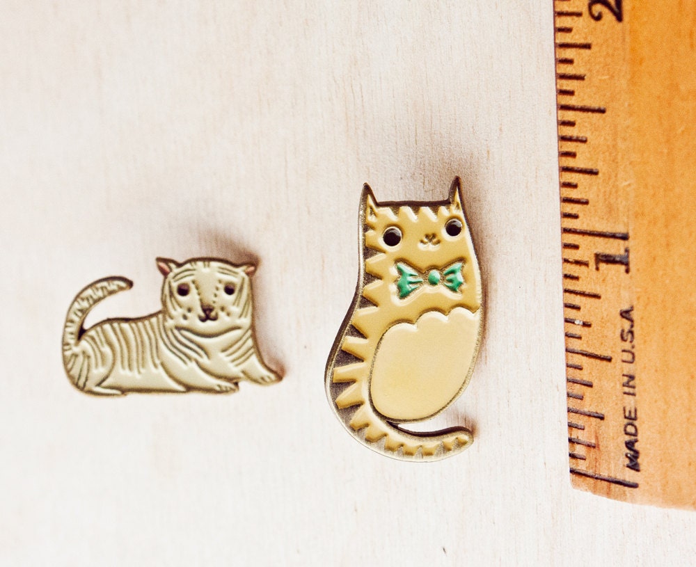 蝶ネクタイ猫エナメルピン：かわいい猫好きへのギフト - ティーンの