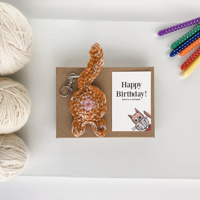 Tabby Cat Butt Keychain Personalized 80th Birthday Gift for Women with Birthday Card afbeelding 1