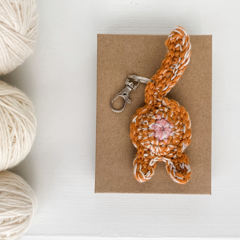 Tabby Cat Butt Keychain Personalized 80th Birthday Gift for Women with Birthday Card afbeelding 3