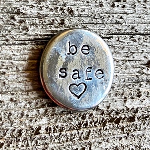 Pocket Hug Token Tinnen gepersonaliseerde munt / I Love You Reminder Stone, Love Charm, Miss /Thinking/Thank You Gift Idea, Angel Medallion afbeelding 6