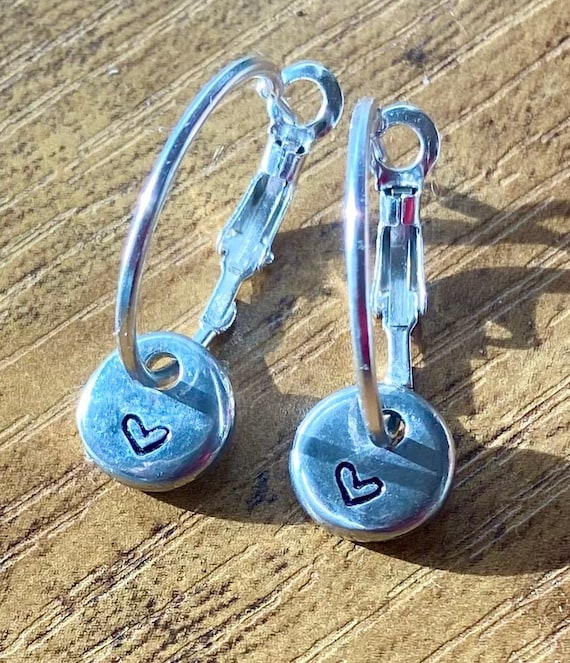 Orecchini A Perno In Argento 925 Con Piccolo Cuore – 9x6 Mm, Perno 12 Mm, Con Chiusura A Farfalla