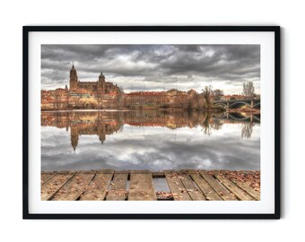 Photographie de la cathédrale de Salamanque avec son reflet, architecture historique espagnole. Téléchargement numérique imprimable.