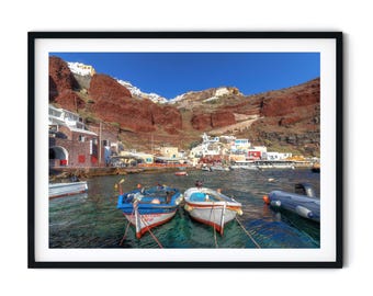 Bateaux de pêche dans le port de Santorin, paysage côtier grec, photographie décorative. Téléchargement numérique imprimable, photo de Santorin.