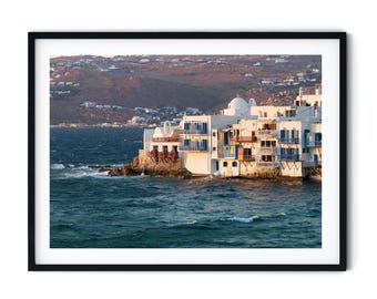 Maisons en bord de mer dans la Petite Venise, à Mykonos, architecture insulaire grecque. Téléchargement numérique imprimable, photographie de Mykonos