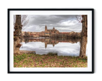 Photographie de la cathédrale de Salamanque avec son reflet, architecture historique espagnole. Téléchargement numérique imprimable.