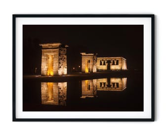 Temple de Debod à Madrid la nuit, reflets dans l'eau, photographie architecturale. Téléchargement numérique imprimable, photo du temple de Debod.