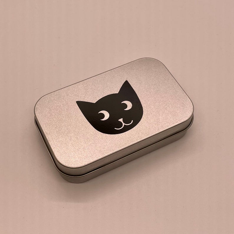Black cat tin image 1