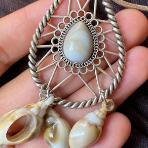 Vintage Boho Shell Pendant Necklace: 80s Tribal Hippie Jewelry
