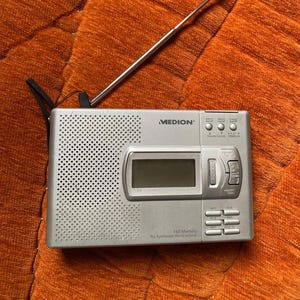 Vintage Medion PLL Synthesized World Radio - am/fm/sw/mw/lw - Portable Radio with 160 Memory - Working Condition