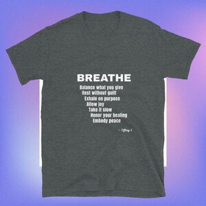 息を吸って吐いて、呼吸してバランスシャツ - 喜びを受け入れる - マインドフルTシャツ