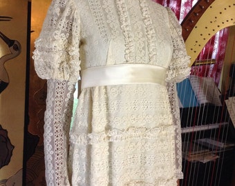 RÉSERVÉ pour Roxanne Vintage mariage robe dentelle Ivoire Empire Puff