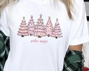 Rosa Weihnachtsbaum-Shirt, Weihnachtsgeschenk, Winterzauber-Shirt, Weihnachtshemd, Frauen-Urlaubs-Shirt, Weihnachtshemd, süßes Feiertags-T-Shirt, gemütliches Hemd