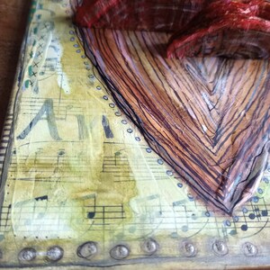 Bracket Heart Canvasboard Artwork image 6