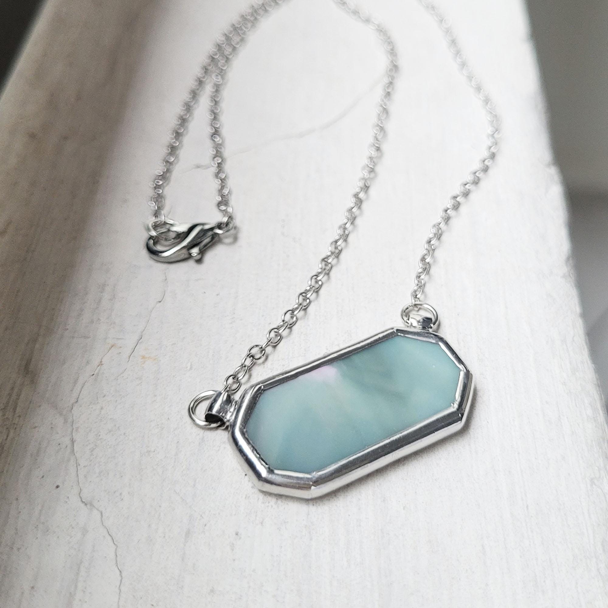 虹色に輝くグレーのステンドグラスネックレス A466 - Etsy 日本